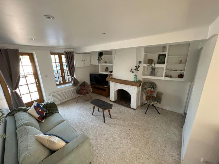 Location De Maison Au Fil De L O La Bouille Exteriér fotografie